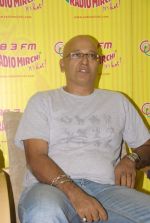 with the star cast of Chaalis Chaurasia at Radio Mirchi in Parel, Mumbai on 27th Dec 2011 (9).JPG